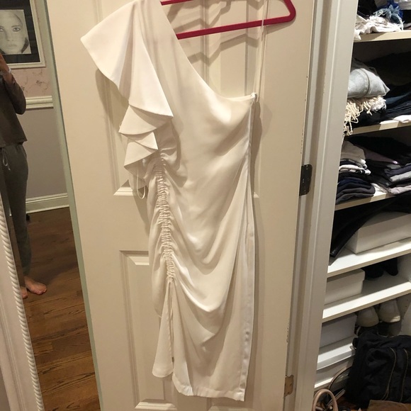 Beautiful white dress **sleeve has been removed** - Picture 4 of 8